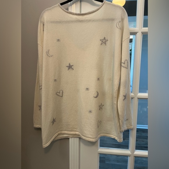 Johnny Was Cream V-Neck cashmere Sweater with Gray Star and Moon Design - Picture 5 of 8